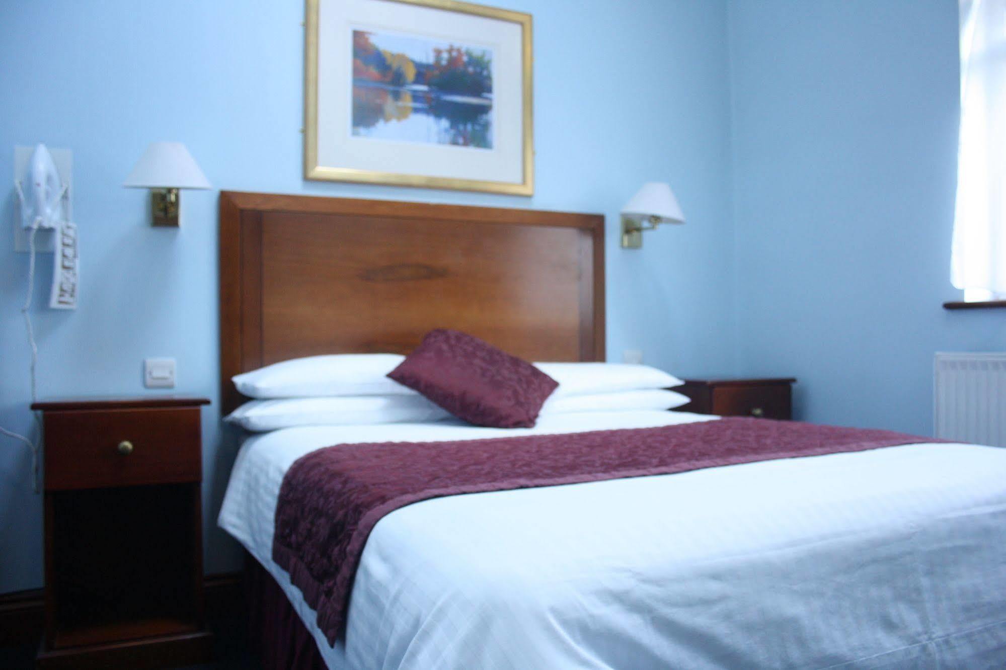 Kings Paget Hotel 3*