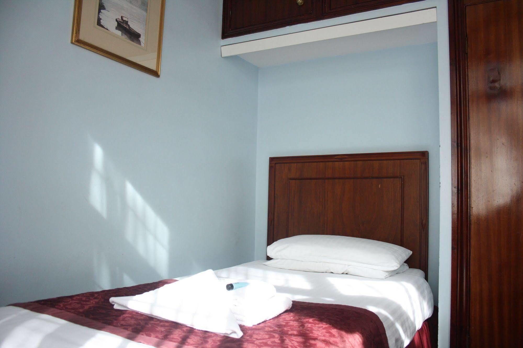Kings Paget Hotel 3*