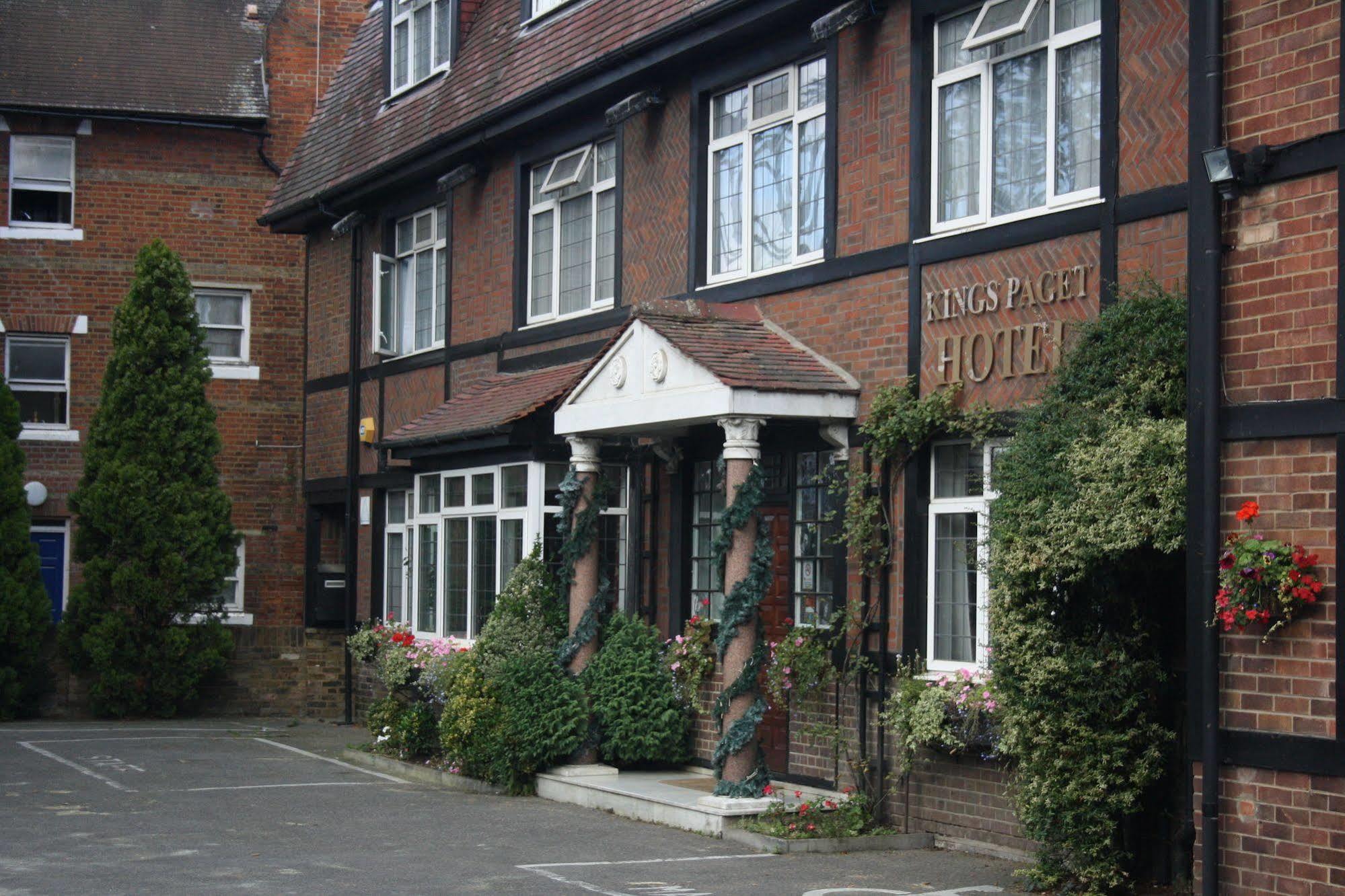 Kings Paget Hotel 3*